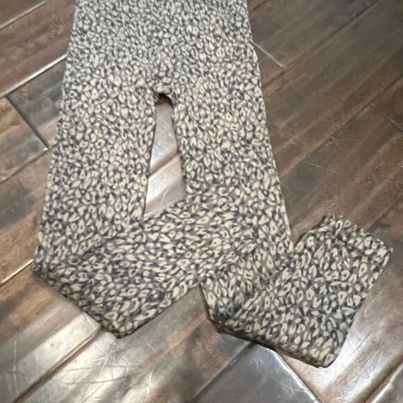 Spanx leopard leggings size small - Picture 3 of 3